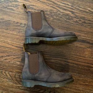 Dr Martens 2976 CRAZY HORSE LEATHER CHELSEA BOOTS